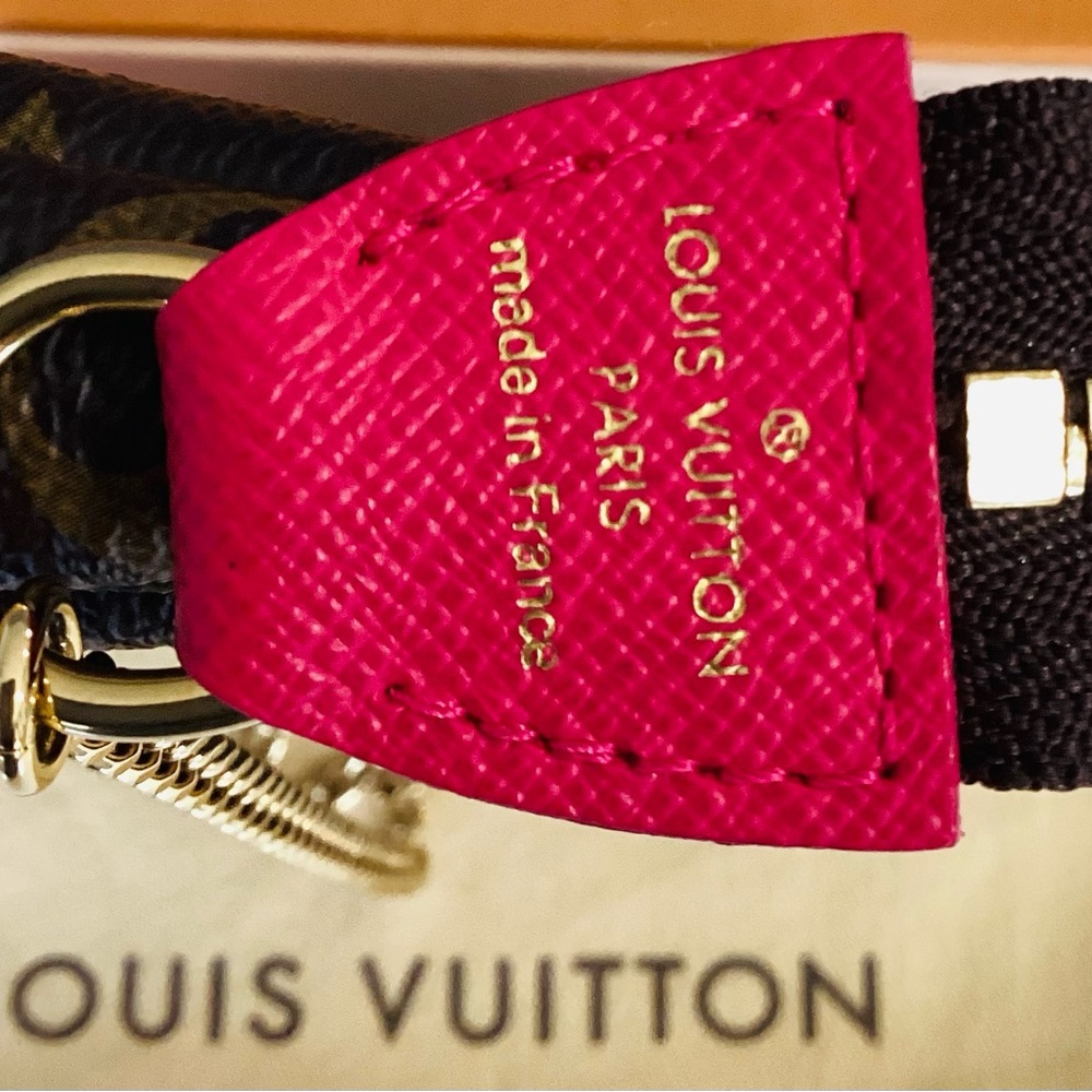 Authentic Louis Vuitton Pink Monogram Canvas Giraffe Print Pochette - Picture 4 of 15